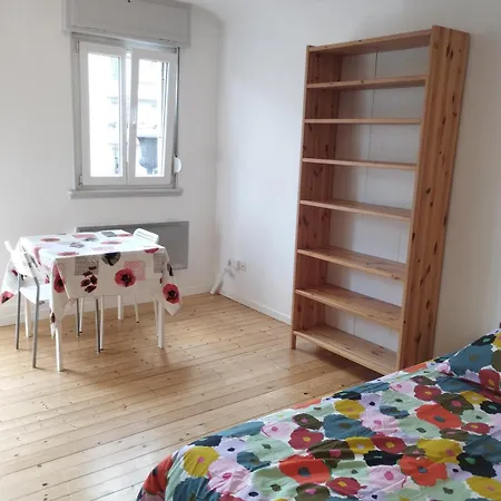 Belle Chambre Avec Balcon